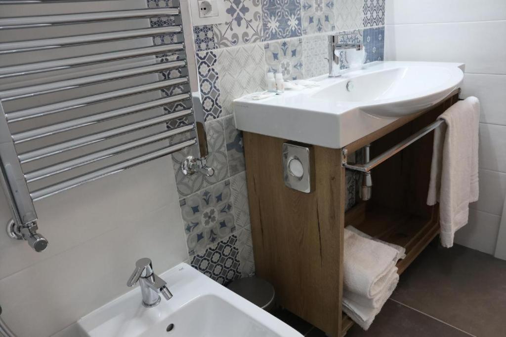 Residenza La Reggia Bed & Breakfast Caserta Eksteriør bilde
